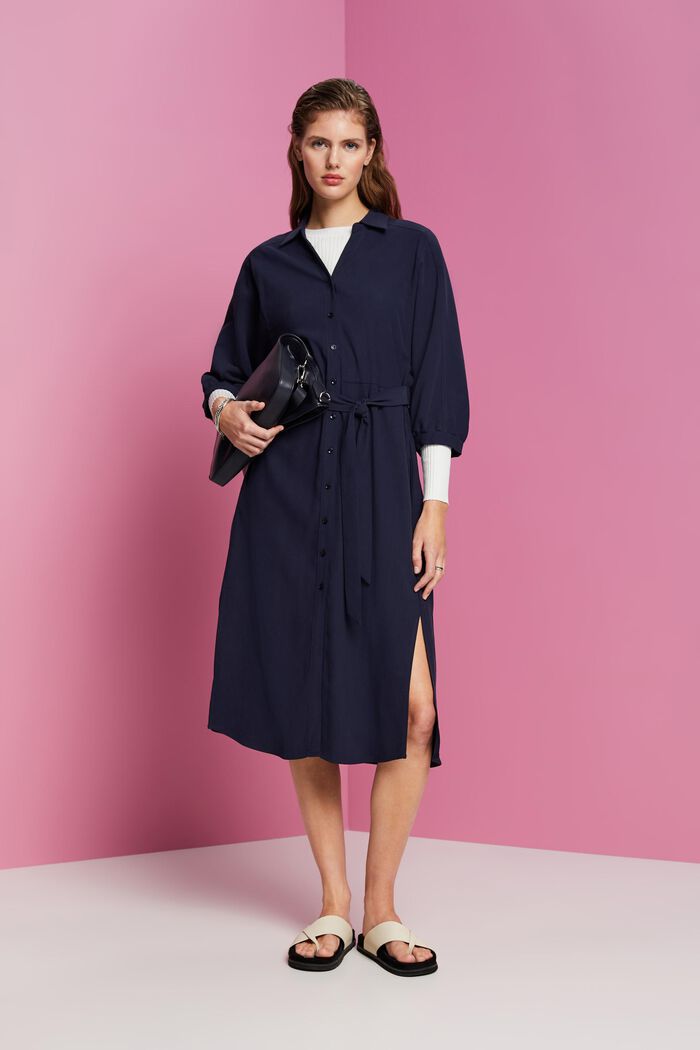 Gewebtes Midikleid im Hemdstil