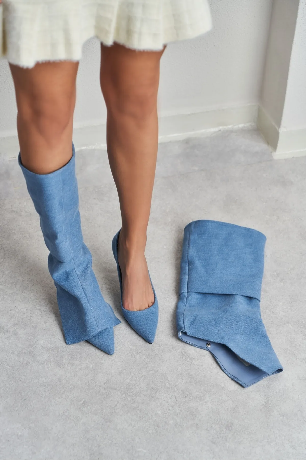 NİŞANTAŞI SHOES  Arline Damen-Stiefel mit Absatz in Denim-Farbe mit spitzer Zehenpartie