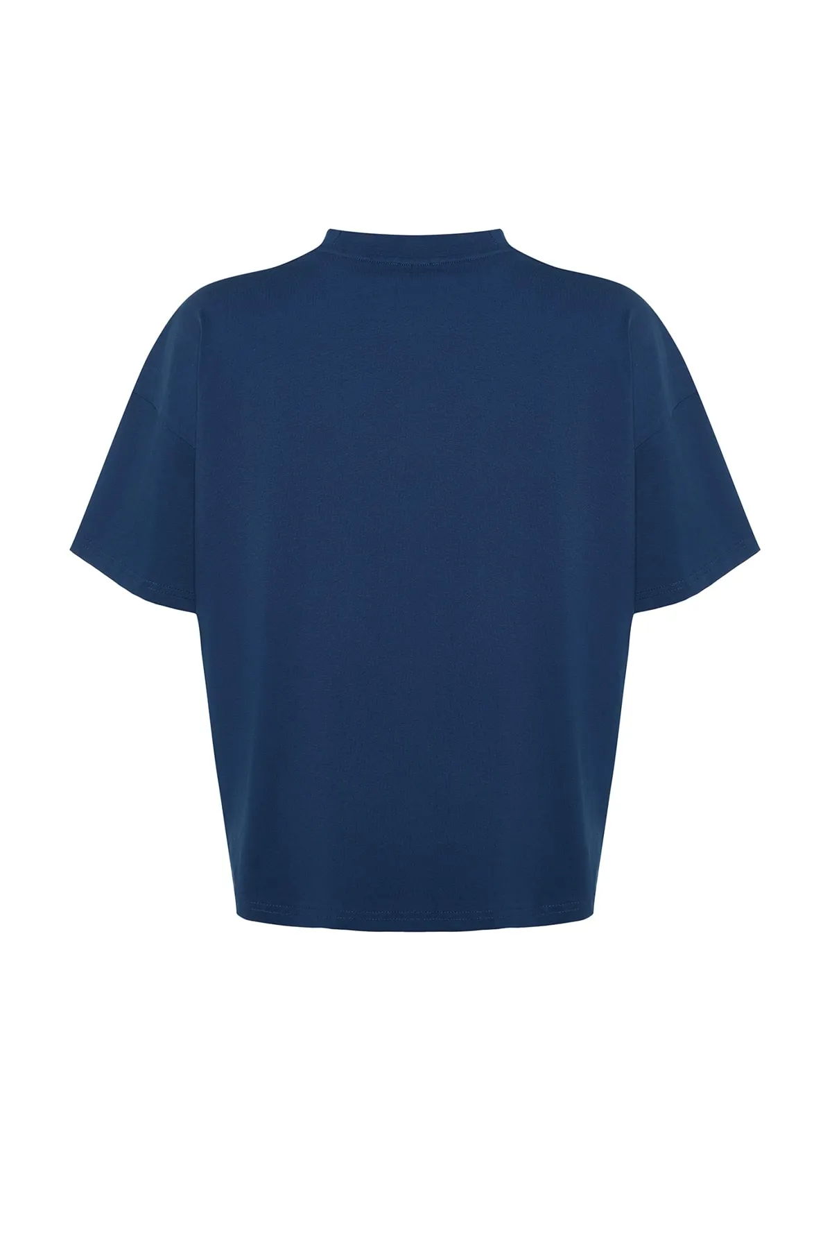 Trendyol Curve  Geripptes, weit geschnittenes Basic-Strick-T-Shirt mit marineblauem Kragen TBBSS23BF00017