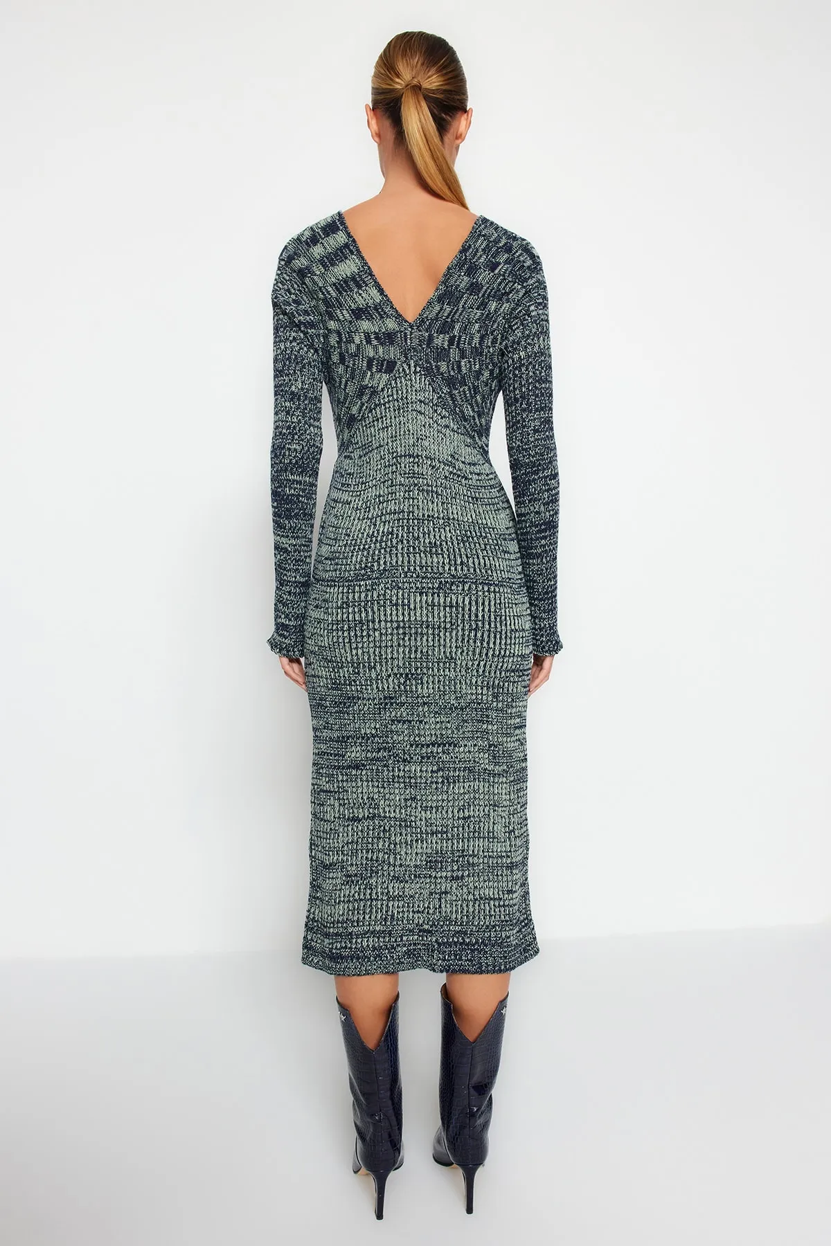 Trendyol Collection  Grünes Midi-Strickkleid mit Farbverlauf TWOAW24EL00016