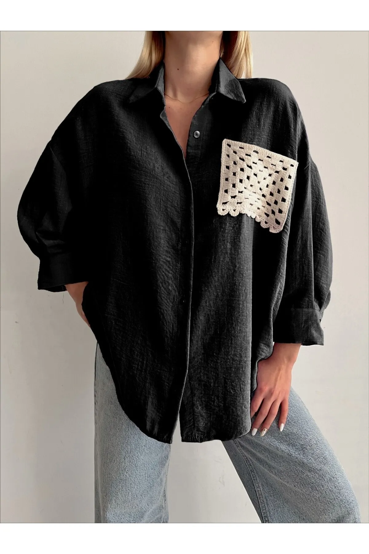 Modamorfo  Weites Hemd mit armen Ärmeln und gestrickten Taschen