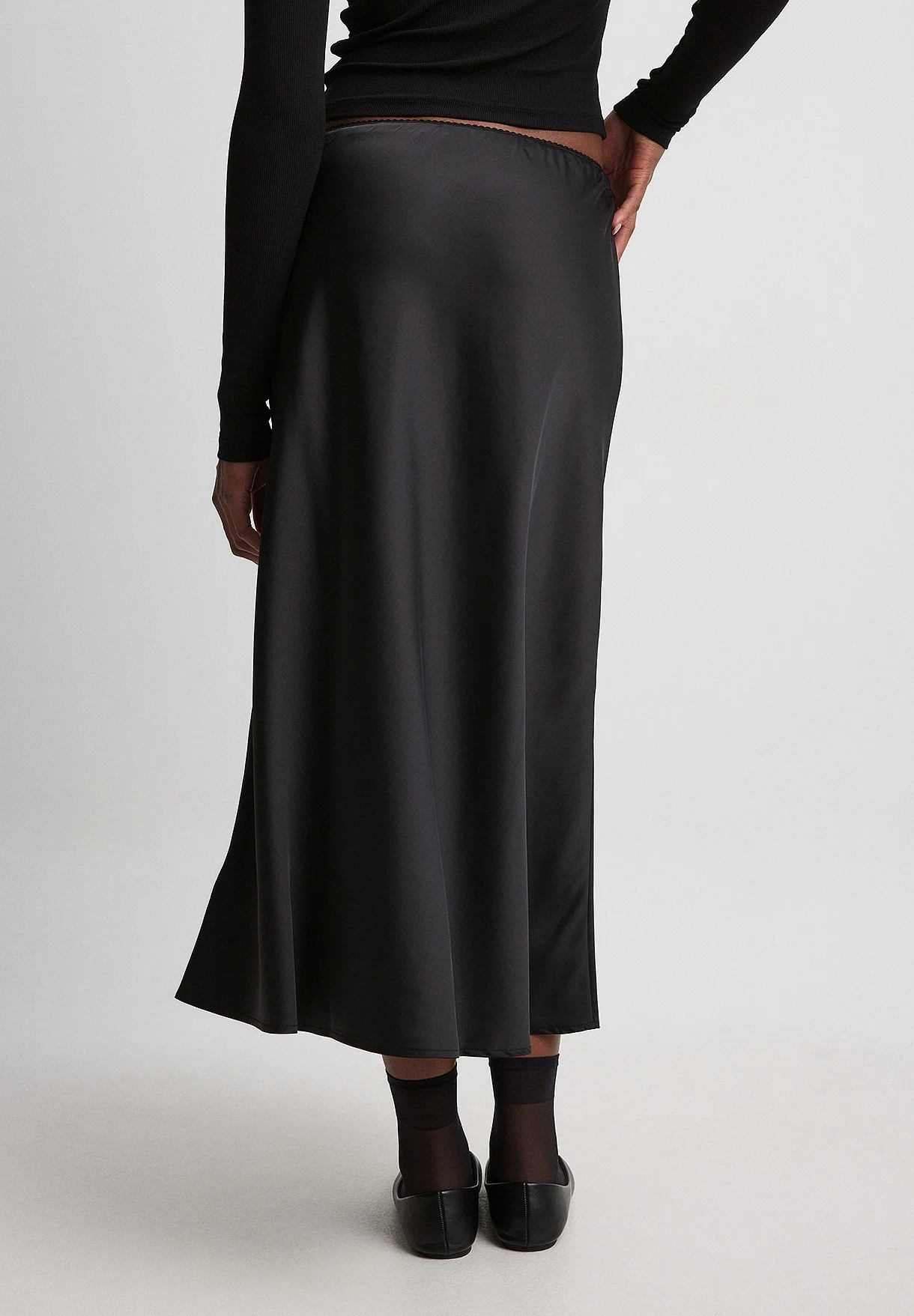 NA-KD MIDI MIT NIEDRIGER TAILLE - Falda acampanada