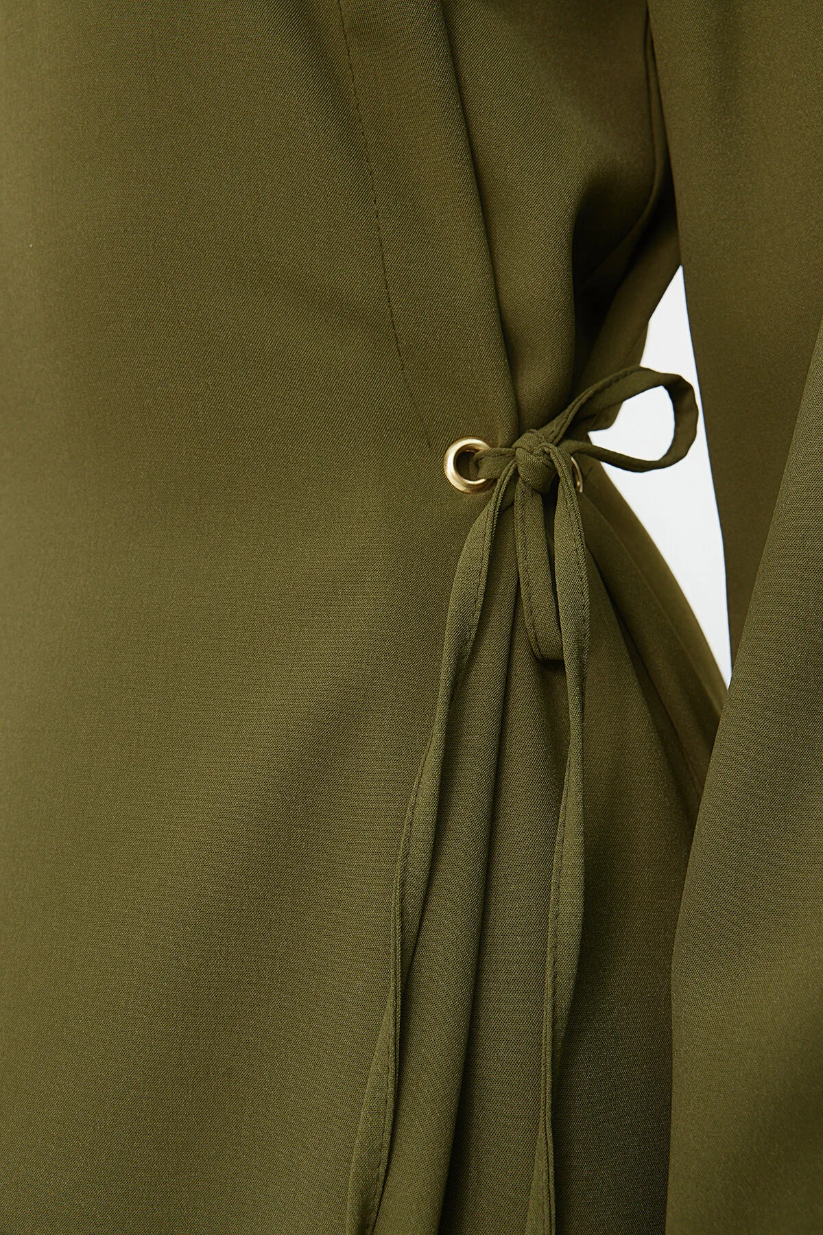 Trendyol Modest  Grünes Taillen-Seilband, detailliertes elastisches Aerobin-Webkleid am Ärmelende TCTSS22EB00104