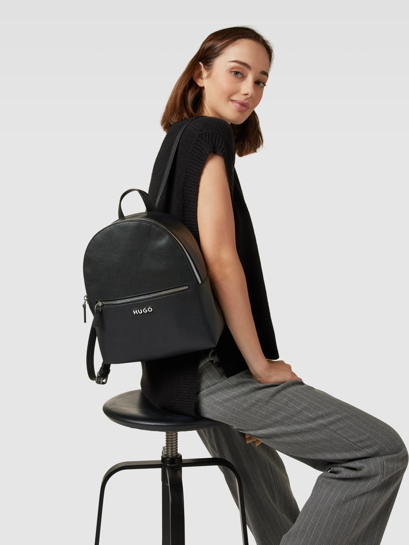 Rucksack mit Label-Detail Modell 'CHRIS' in schwarz
