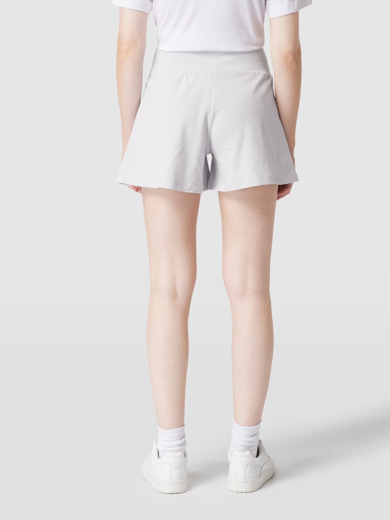 Shorts mit Label-Print in hellblau