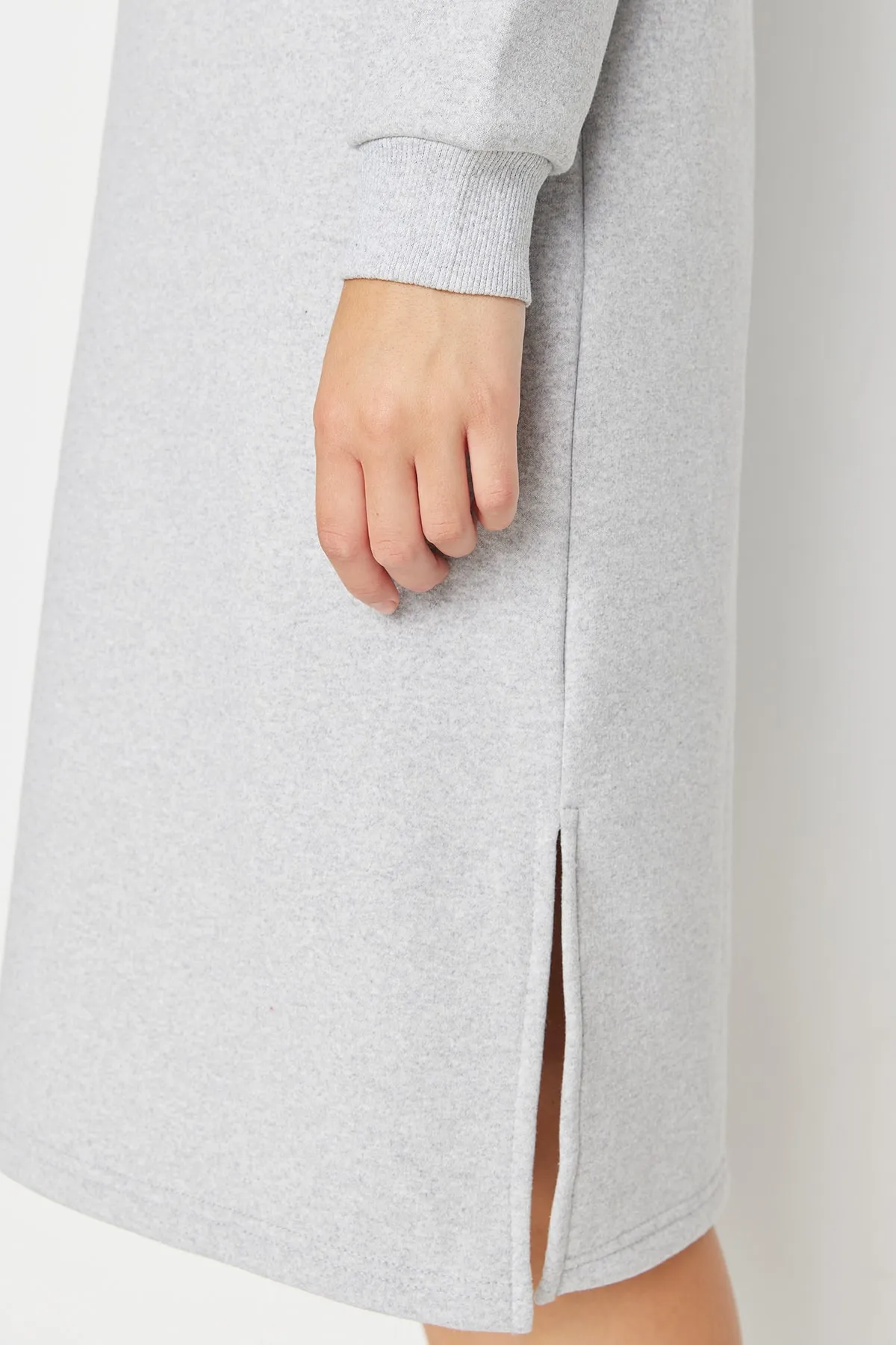 Trendyol Collection  Grau meliertes blaues Midi-Strickkleid mit Schal TWOAW23EL00713