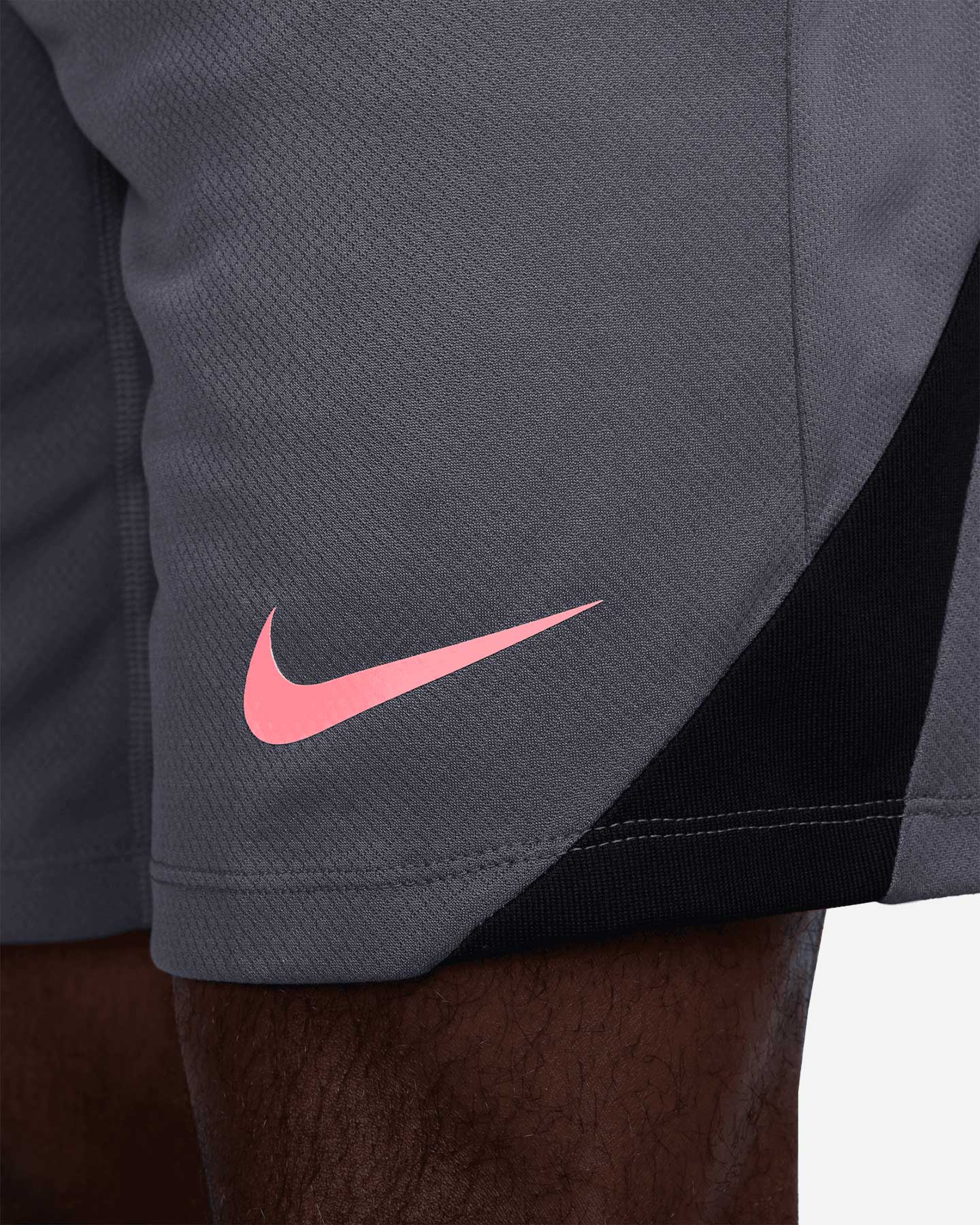 Futbalové šortky Nike Dri Fit Strike M FN2401-069