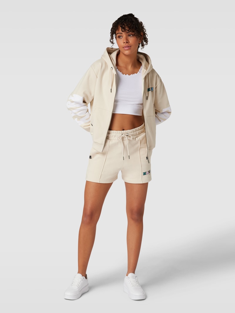 Sweatshorts mit Label-Patch Modell 'RETRO' in ecru
