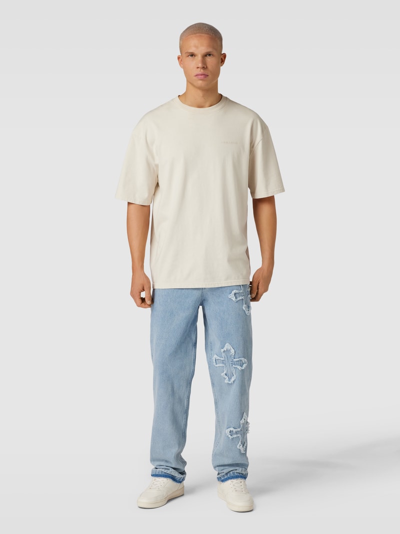 Jeans im Destroyed-Look mit Label-Stitching in blau