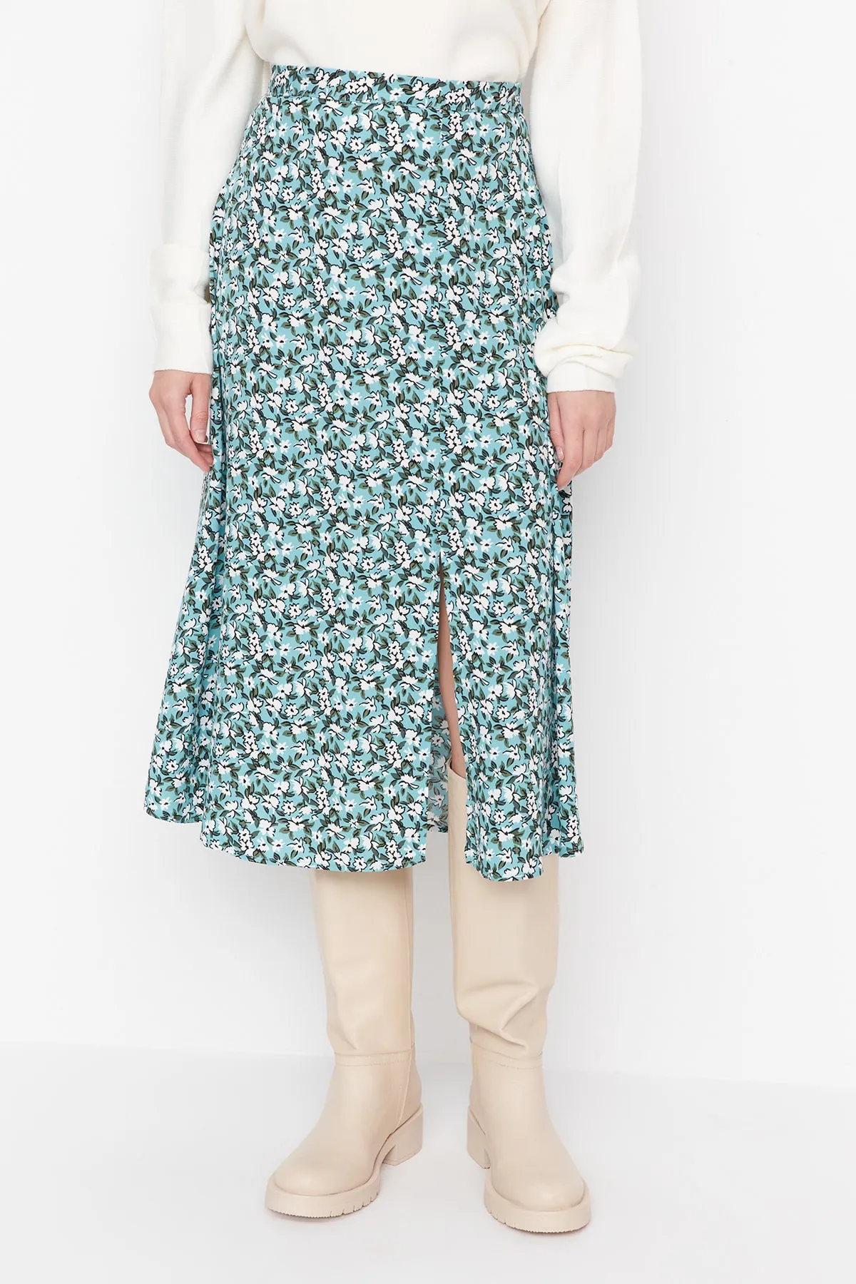 Trendyol Collection  Grüner gewebter Midirock aus Viskosestoff mit Schlitzdetail und Blumenmuster TWOSS20ET0230