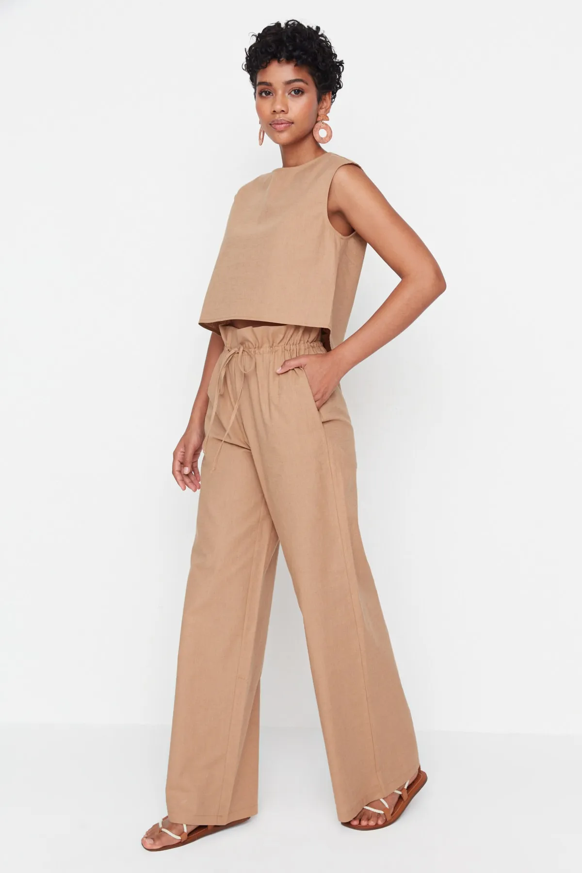 Trendyol Collection  Kamelfarbene Webhose mit weitem Bein TWOSS22PL00082