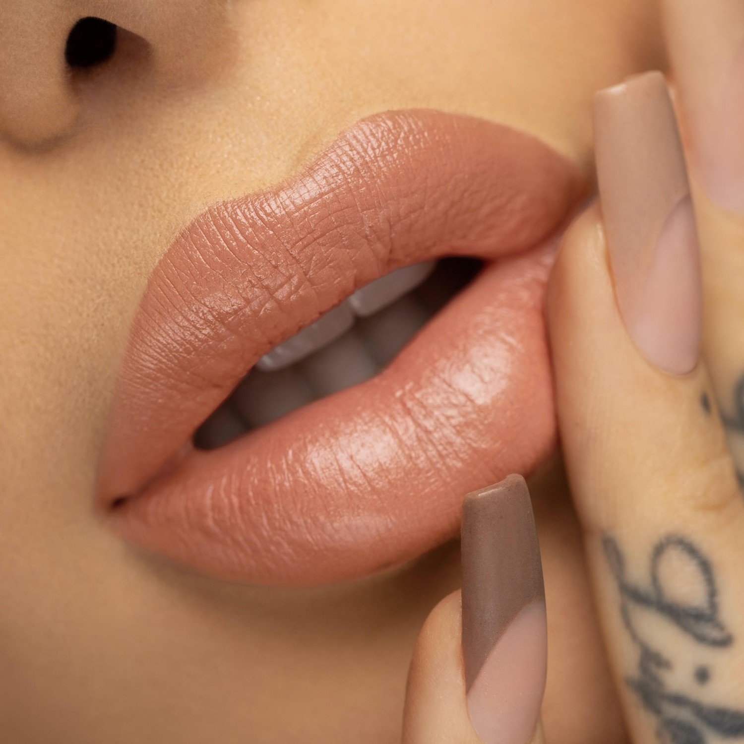 „Nabilla Beauty Namib“ matiniai lūpų dažai