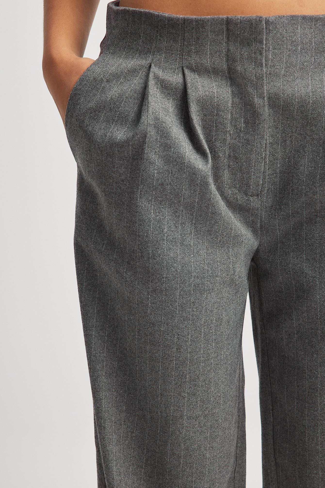 Gestreifte, gerade Anzughose mit niedriger Taille