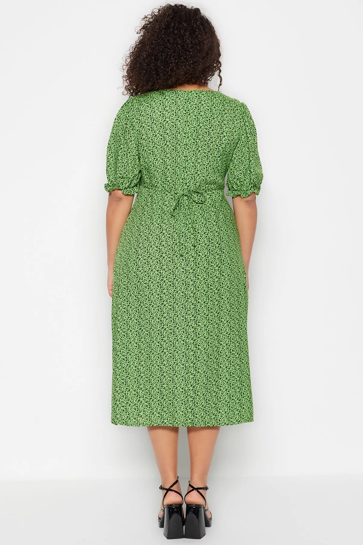 Trendyol Curve  Gewebtes Schlitzkleid mit Tiermuster in Grün TBBSS23AH00092