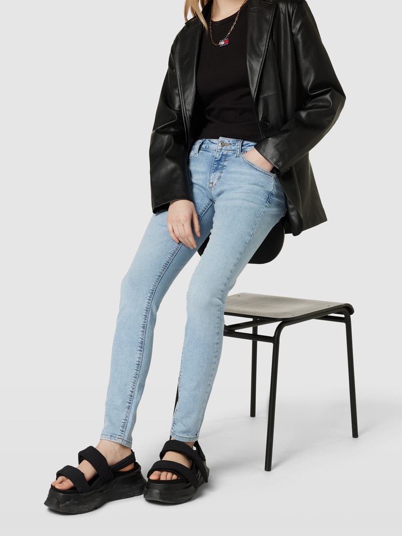 Skinny Fit Jeans mit Label-Patch Modell 'SCARLETT' in hellblau
