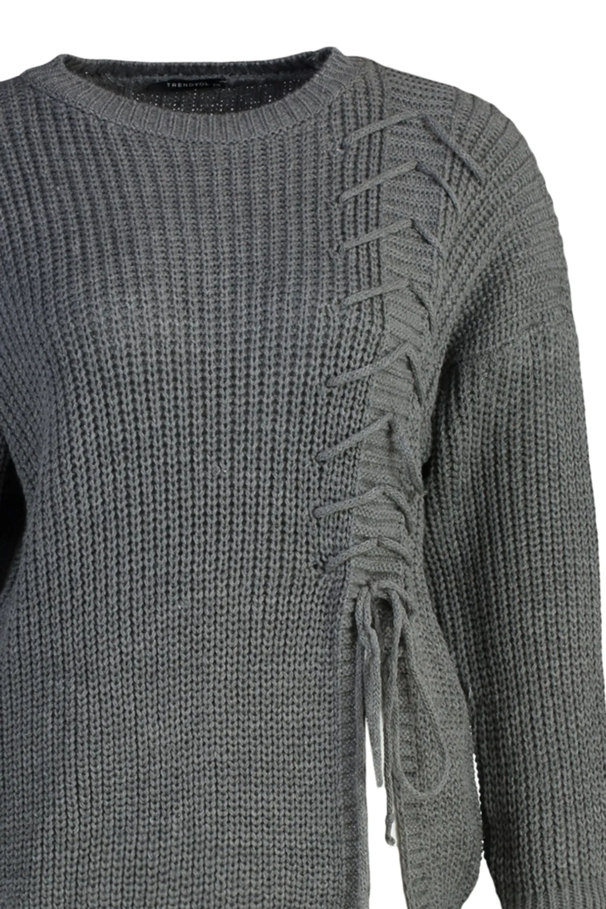 Trendyol Curve  Anthrazitfarbener Strickpullover mit Kreuzspitze und detailliertem Detail