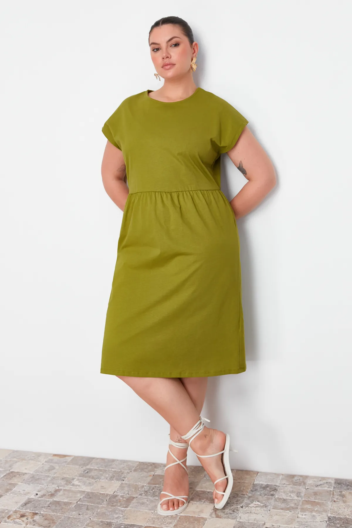 Trendyol Curve  Khakifarbenes Midi-Strickkleid TBSSS24AH00159