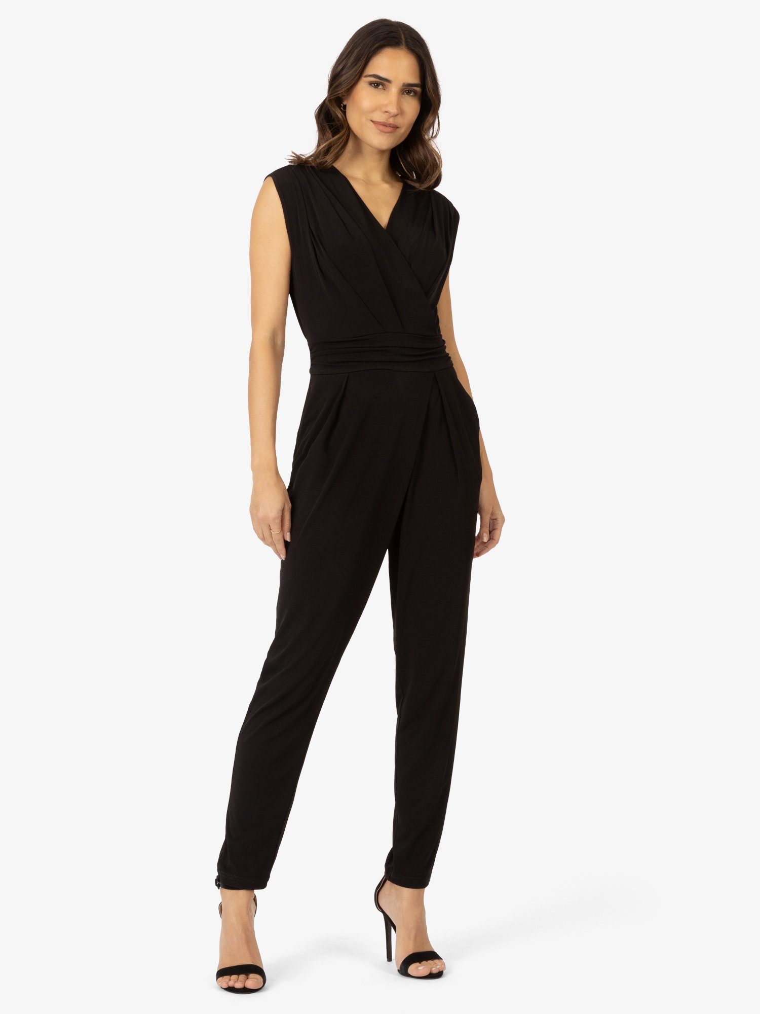 Apart Jumpsuit mit Wickeleffekt