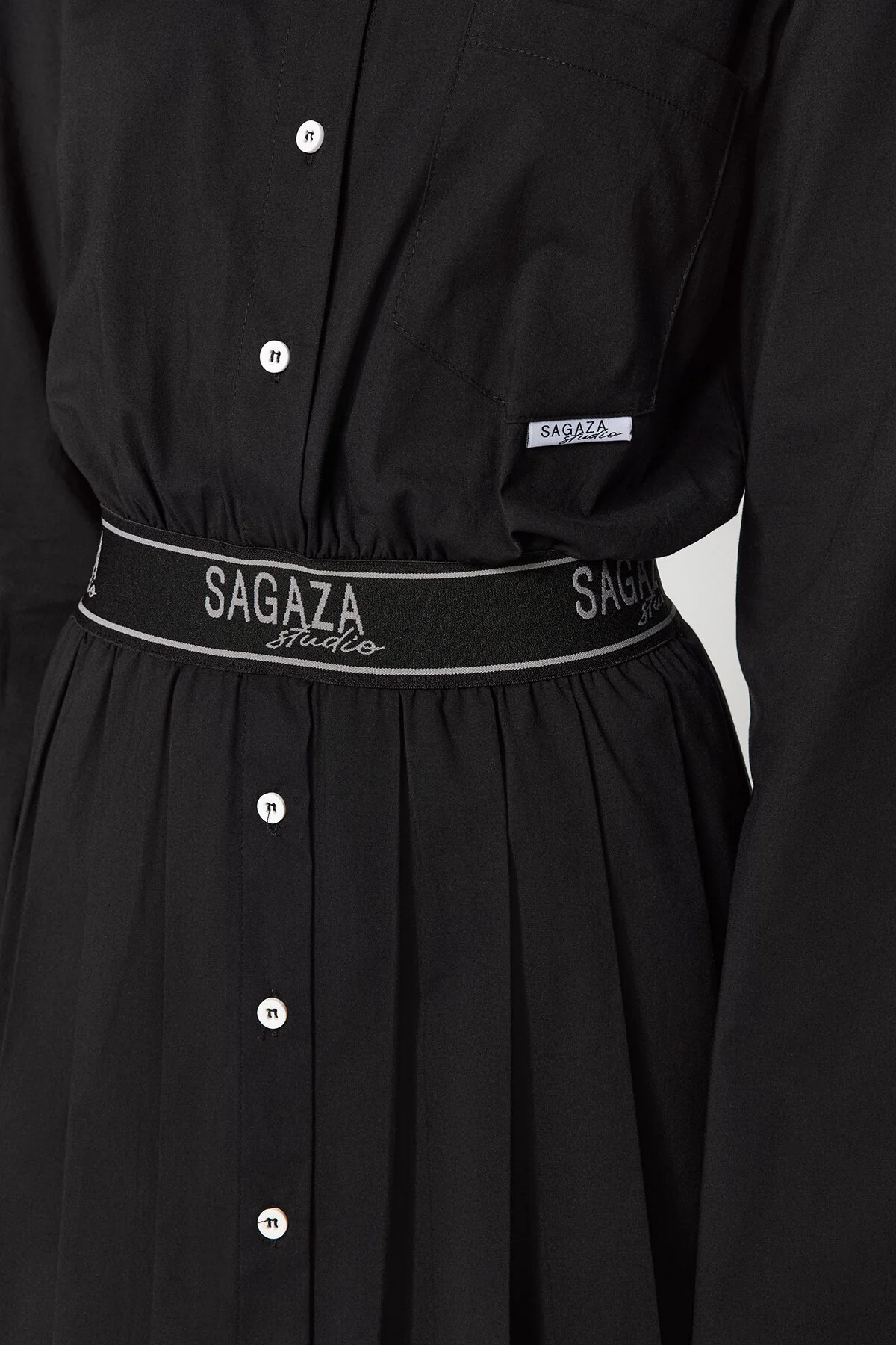 Trendyol Collection  X Sagaza Studio Schwarzes Kleid mit offener Taille/Skater-Taille, reifenlagiges Palepate-Kleid tclaw24el00000