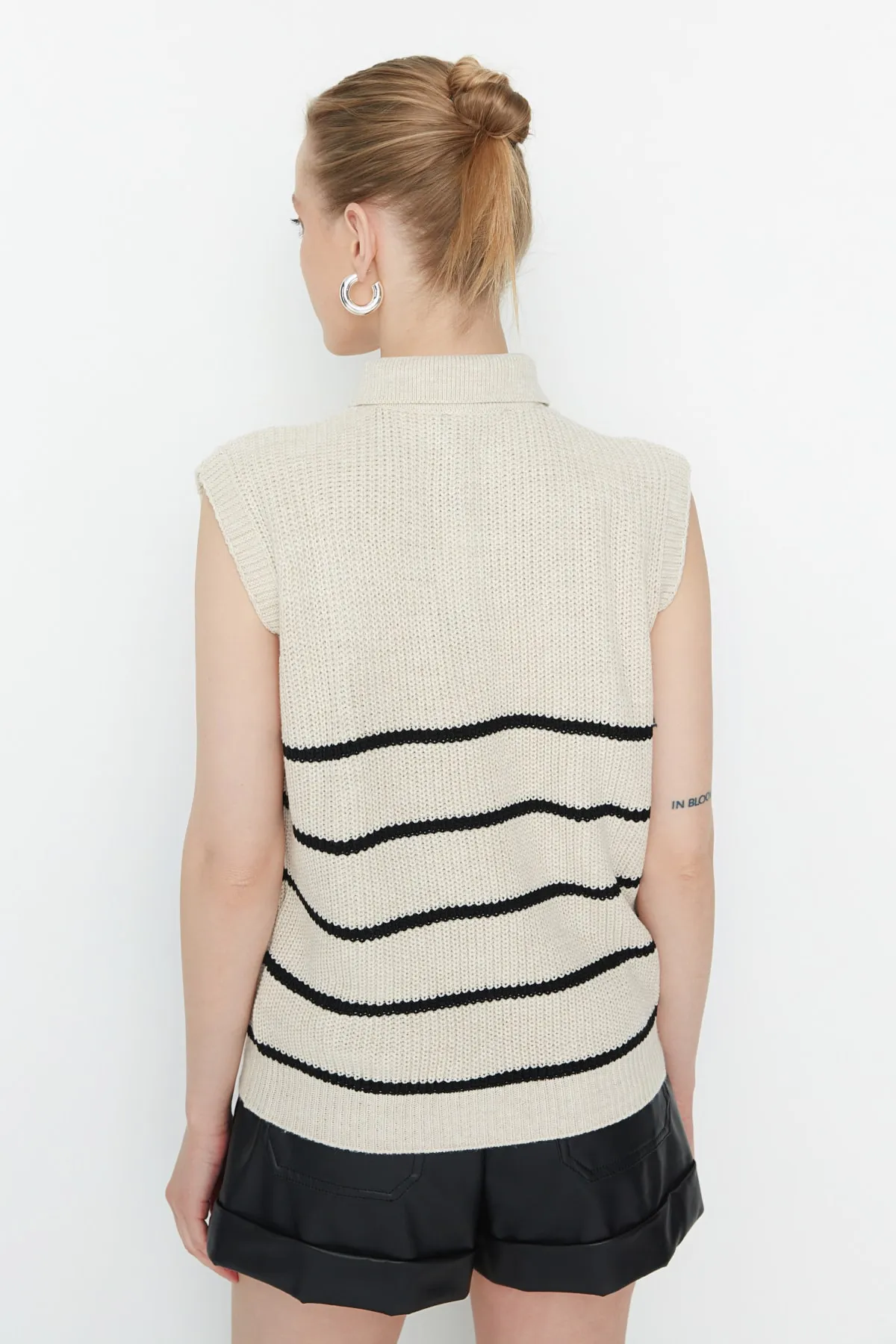 Trendyol Collection  Beigefarbener Strick-Saugnapf mit Reißverschluss und Streifen TWOAW23SV0007