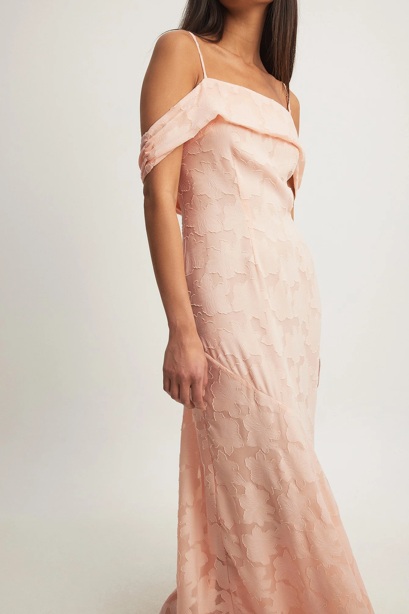 Schulterfreies Jacquard-Maxikleid