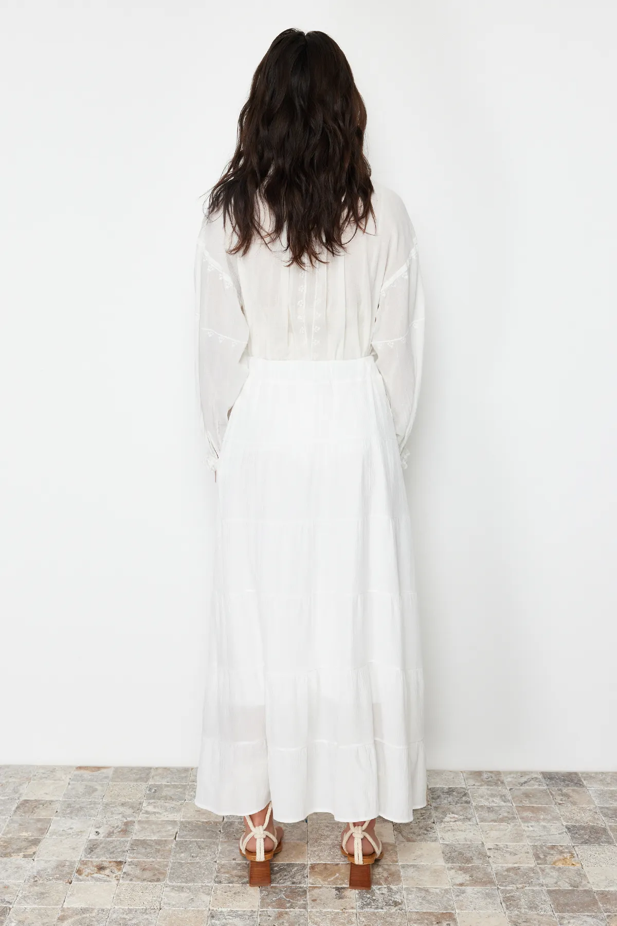 Trendyol Modest  Weißer, gefütterter Basic-Webrock TCTSS24EE00003