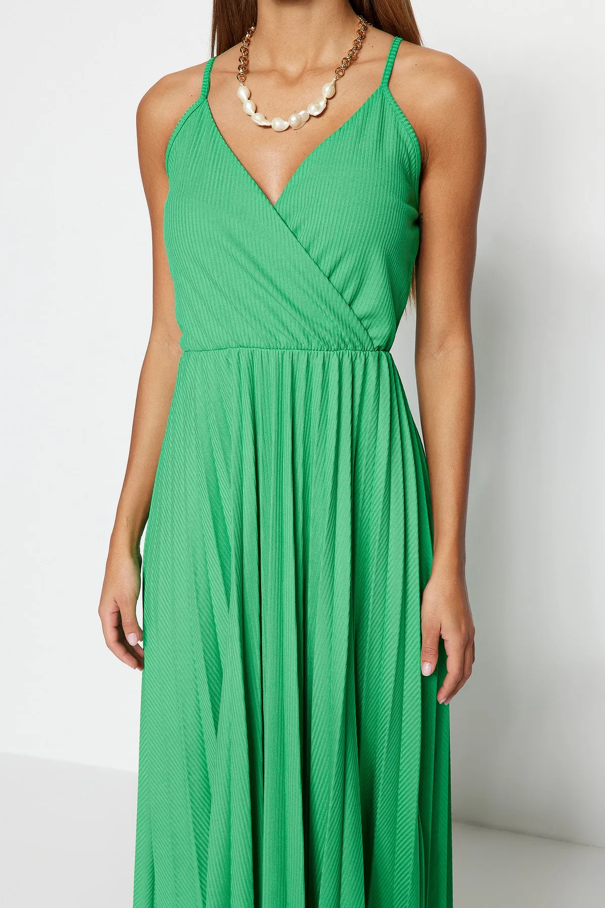 Trendyol Collection  Grünes Midi-Kleid mit offener Taille/Skater, zweireihig, plissiert, dehnbar, Strickkleid TWOSS20EL2729