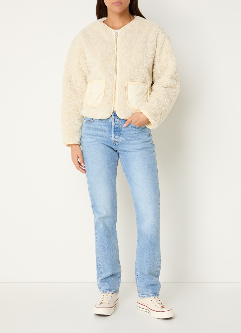 Chaqueta vaquera Levi's con bolsillos laterales y forro interior de felpa extraíble.