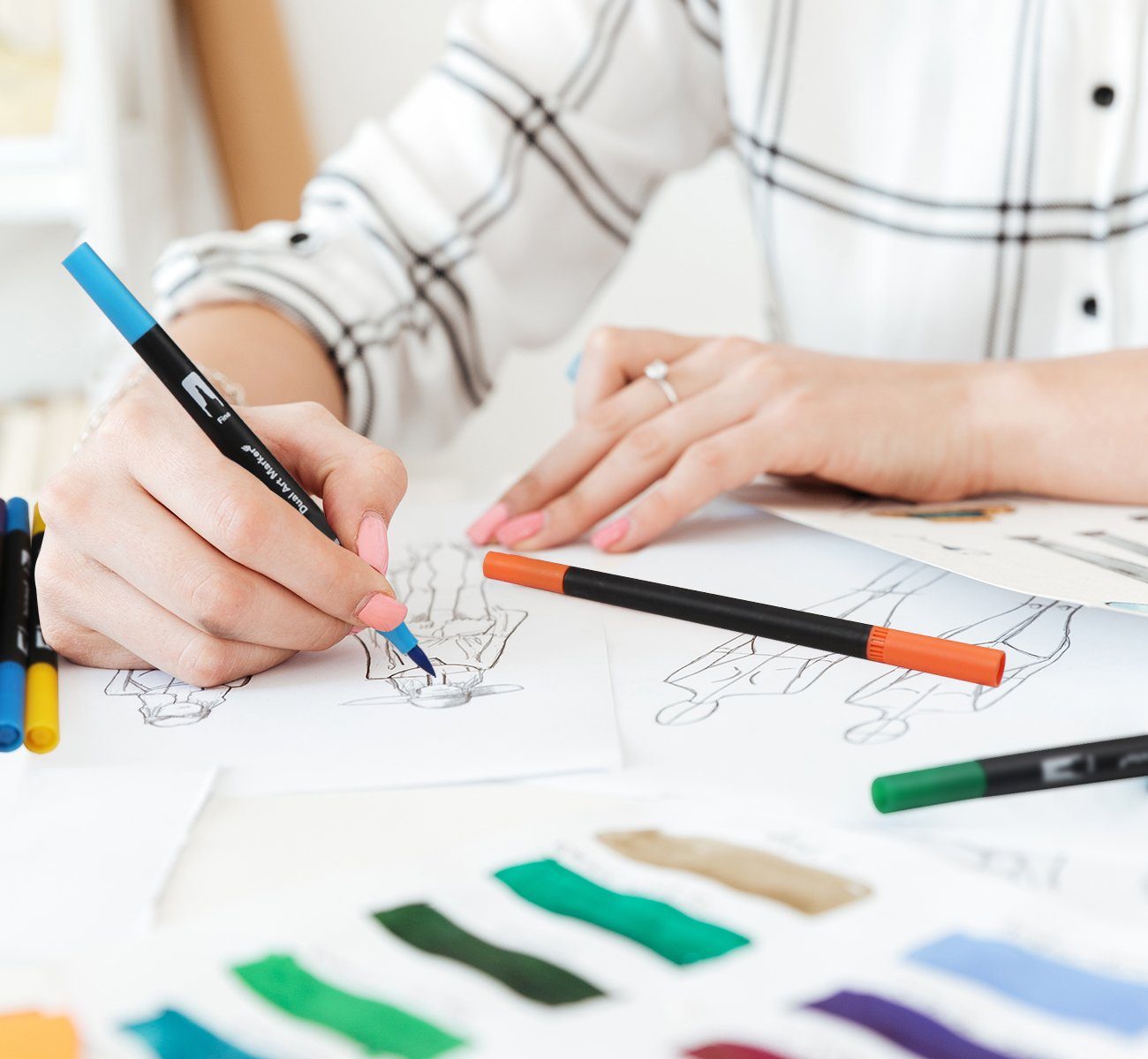 Homewit Filzstift 36 Farben Dual Brush Pen Marker mit 5 Schablonen + 1 Wassertankpinsel, (Set, 36, 36-tlg), Kunst Filzstift Set für Manga, Kalligraphie, Malen
