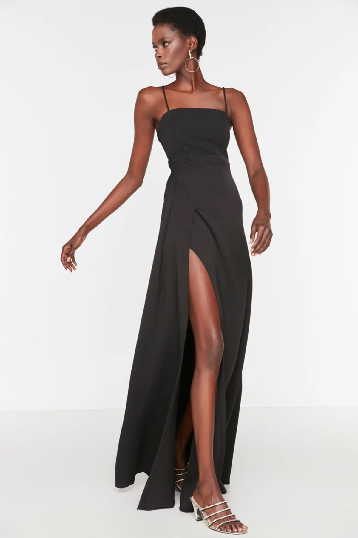 Trendyol Collection  Schwarzes, gewebtes, langes Abendkleid TPRSS19FZ0511