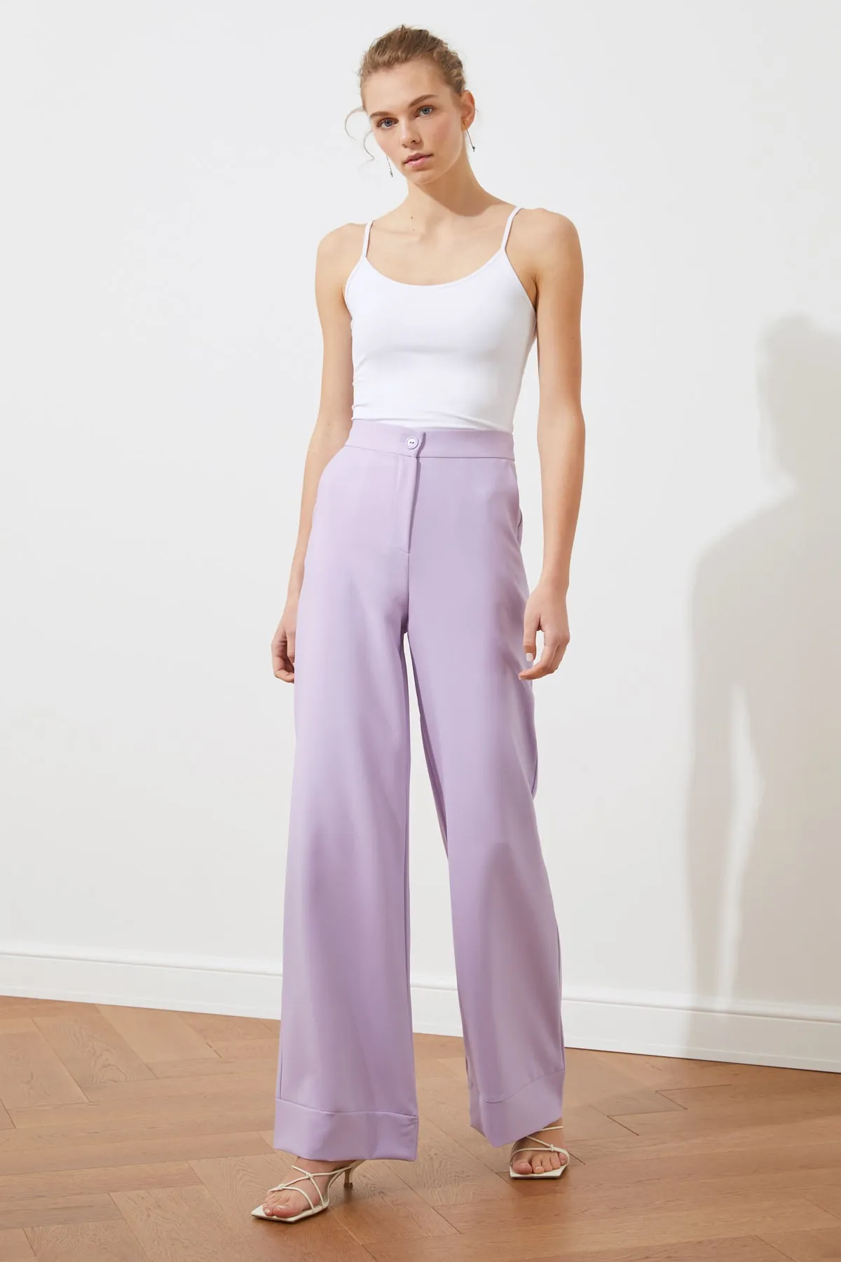 Trendyol Collection  Fliederfarbene Hose mit weitem Bein/Webhose mit weitem Bein TWOSS19ST0179