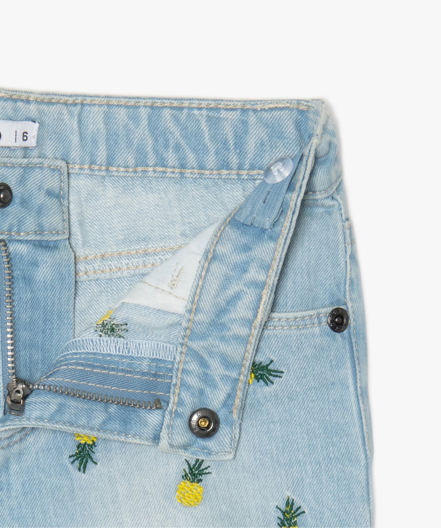 Short fille en jean avec petits motifs brodés et franges denim | GEMO