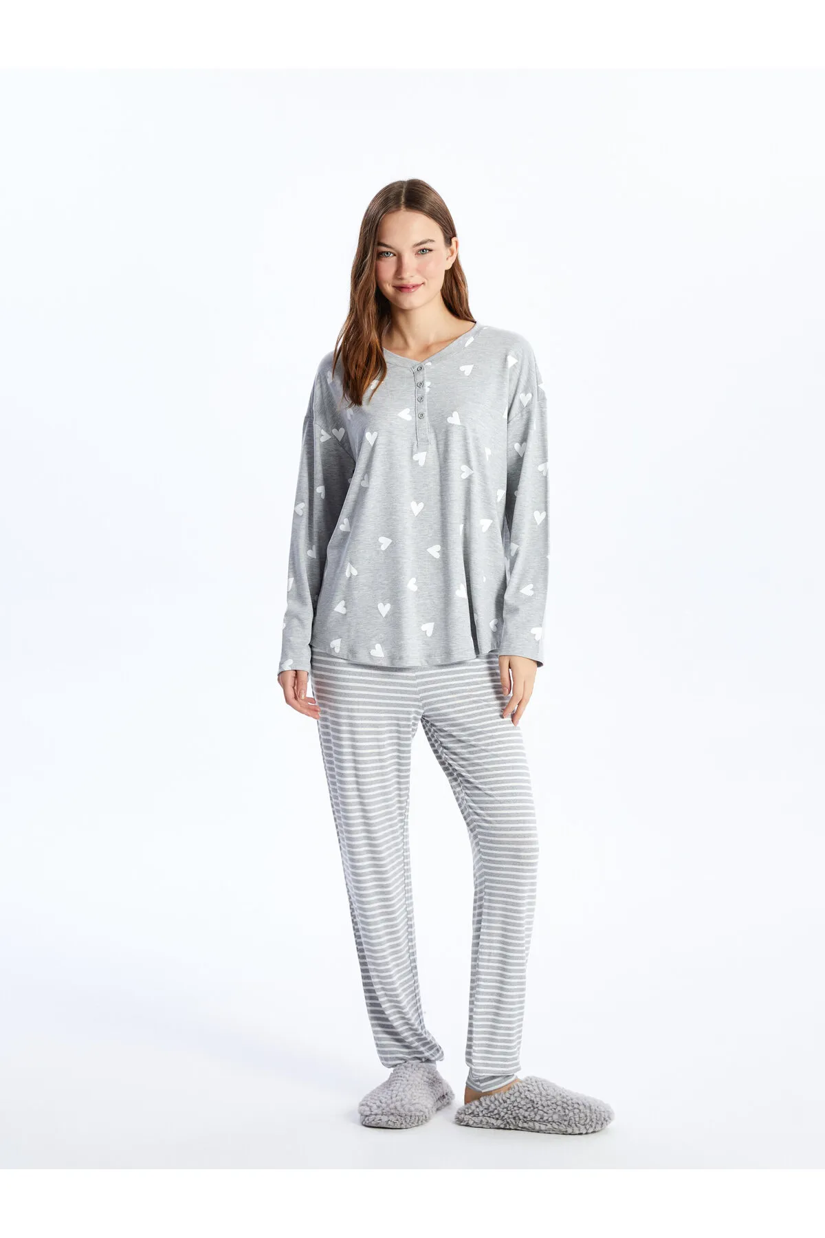 LC Waikiki  Gemustertes, langärmliges Damen-Pyjamaoberteil mit Rundhalsausschnitt