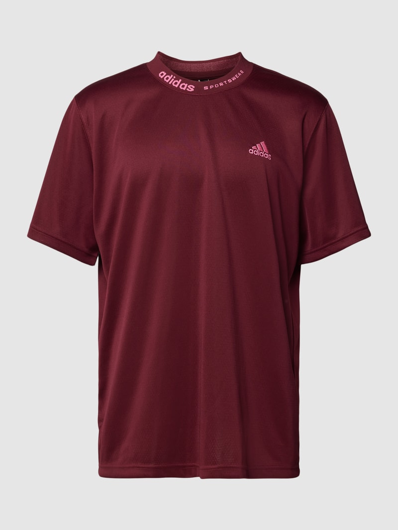 T-Shirt mit Label-Stitching in bordeaux rot