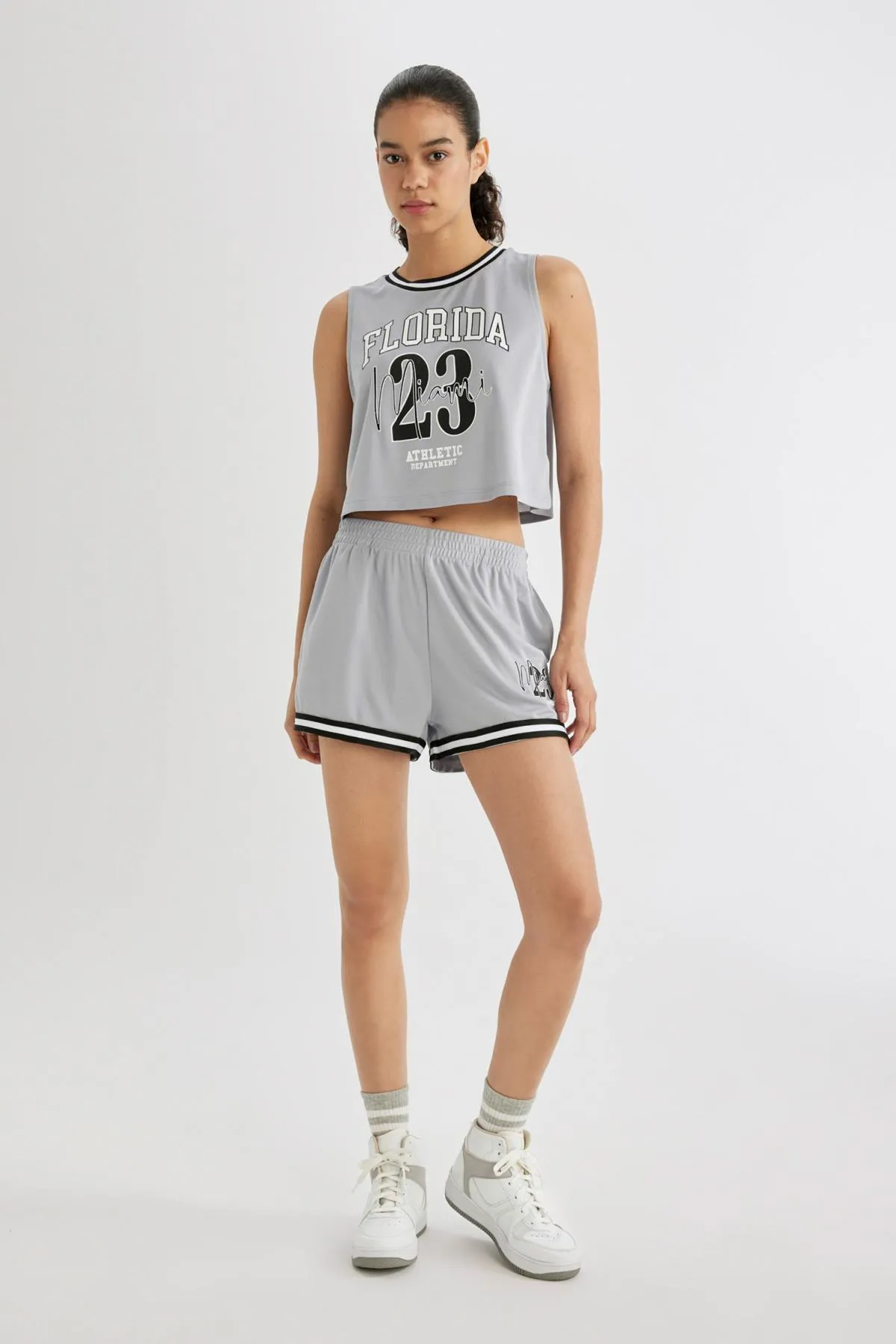 DeFacto  DeFactoFit Sport-Shorts mit Standard-Passform und kurzem Bein B8974AX24SM