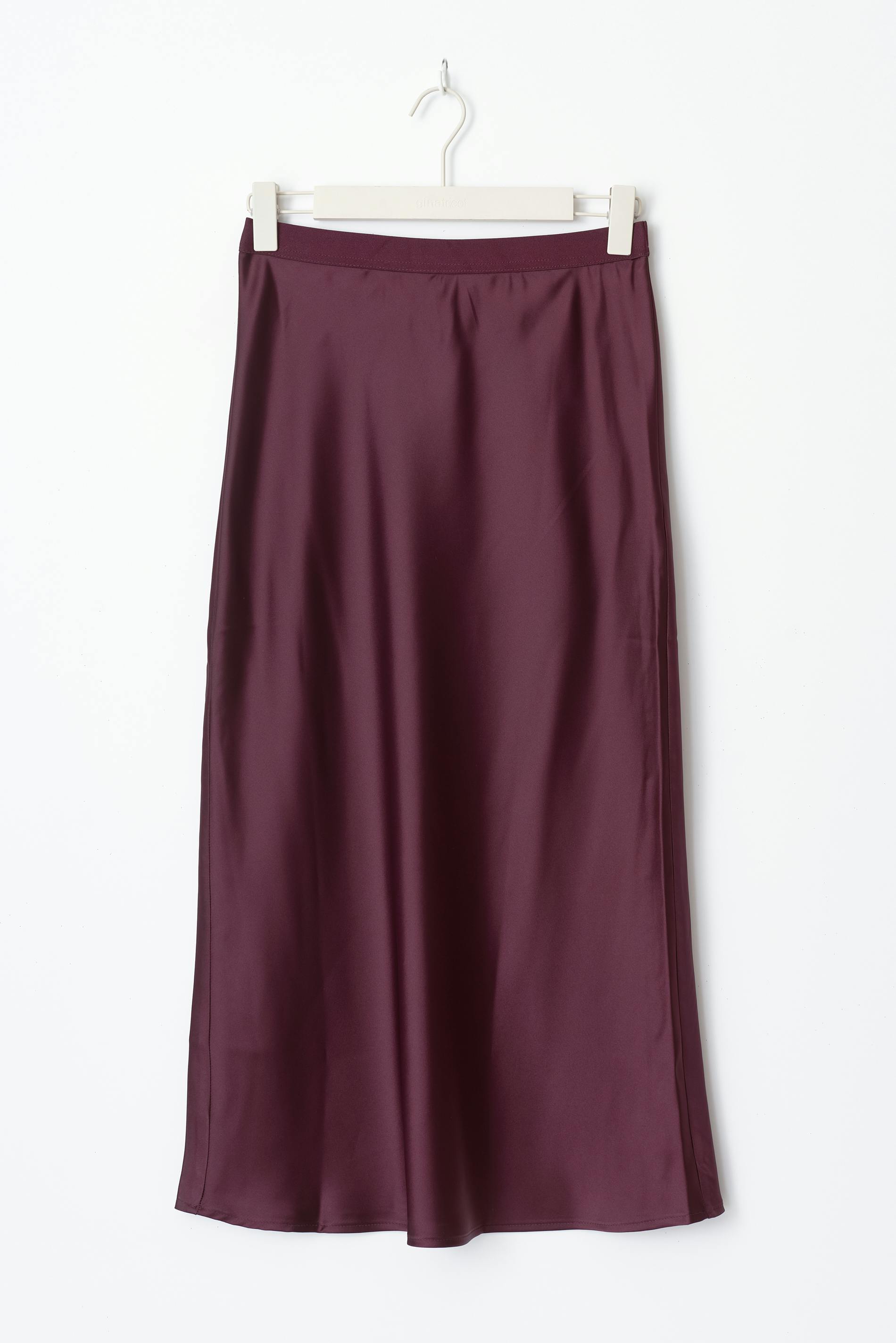 Elastic satin midi skirt