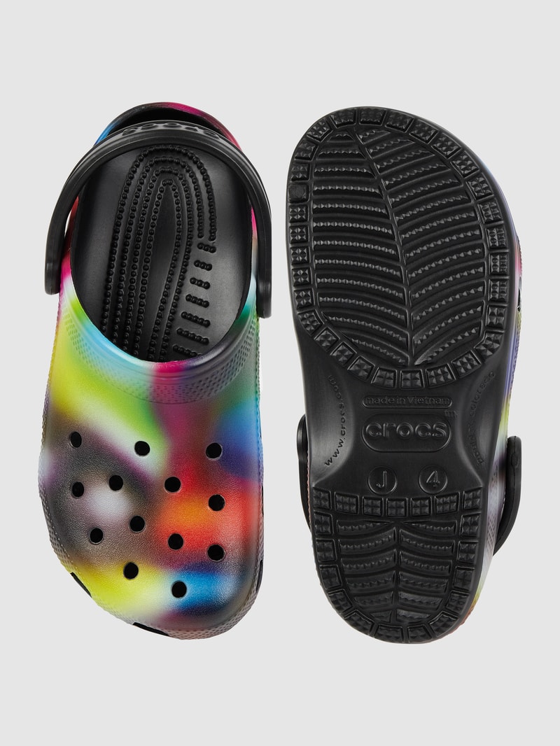 Clogs mit Luftlöchern in schwarz