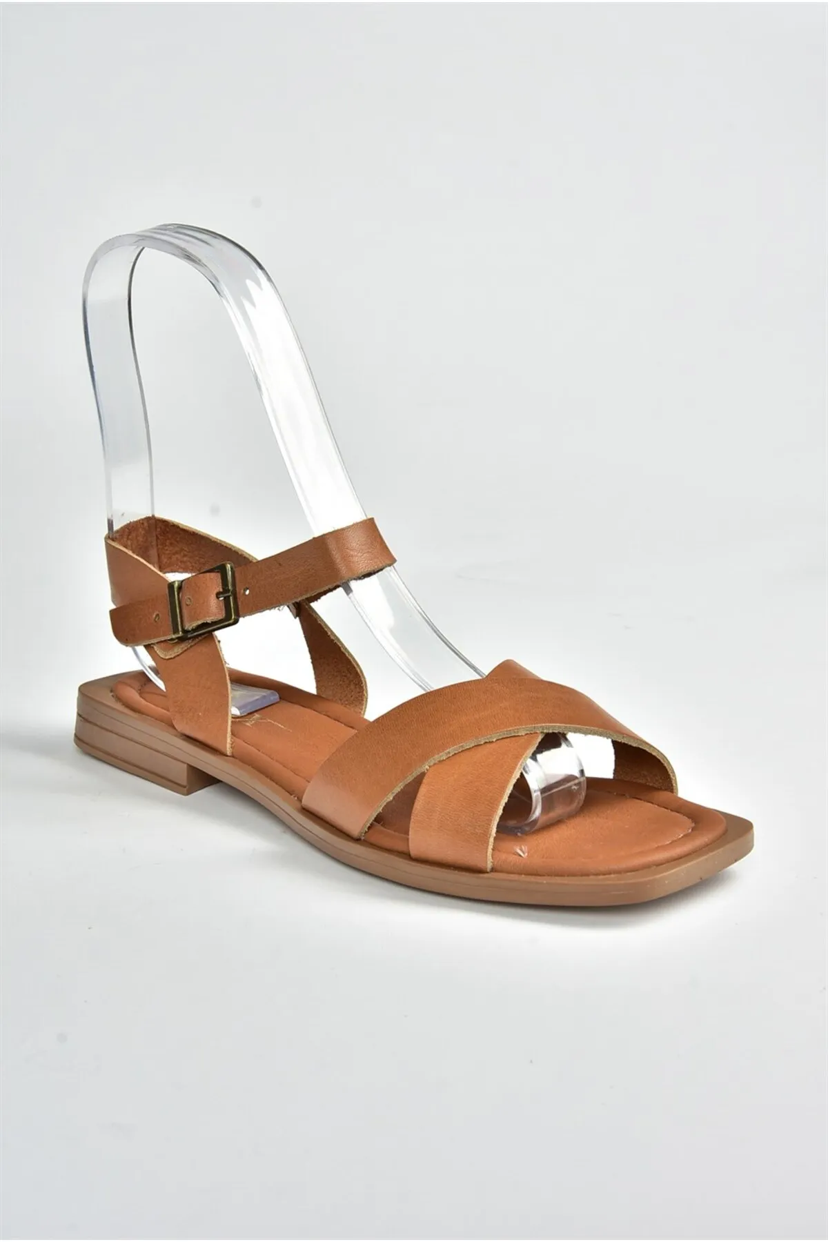 Fox Shoes  Hellbraune Damen-Sandalen aus echtem Leder mit Kreuzriemen M291041503