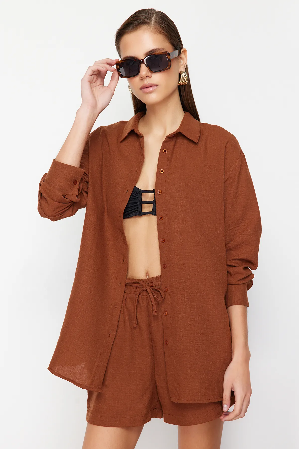Trendyol Collection  Braunes Hemd-Shorts-Set in gewebter Leinenoptik TBESS24AU00055