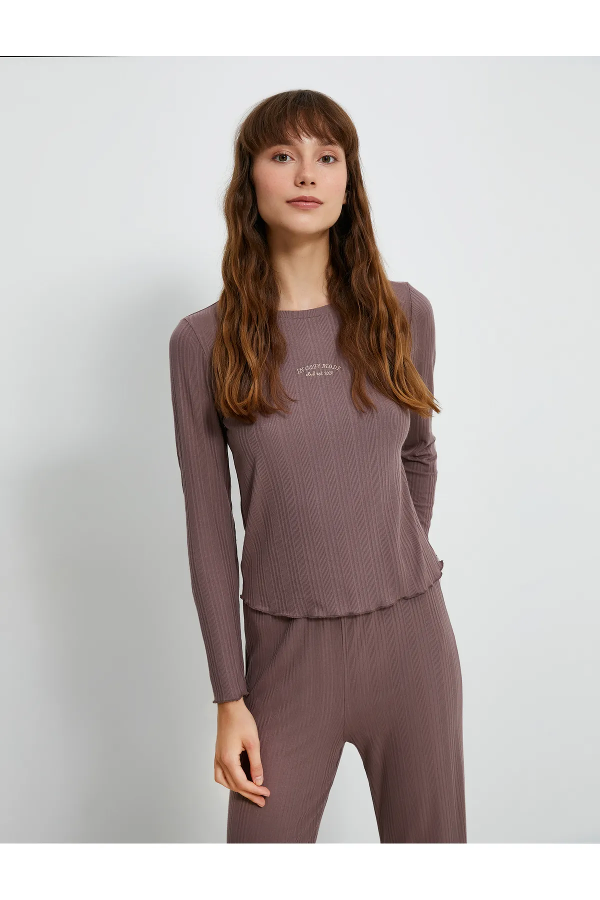 Koton  Pyjama-Oberteil mit Slogan-Stickerei, Rundhalsausschnitt, lange Ärmel
