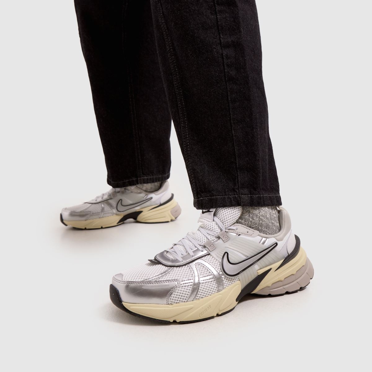 Nike v2k träningsskor i vitt och silver