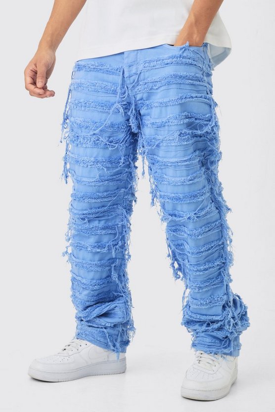 Lockere blaue Jeans mit Rissen