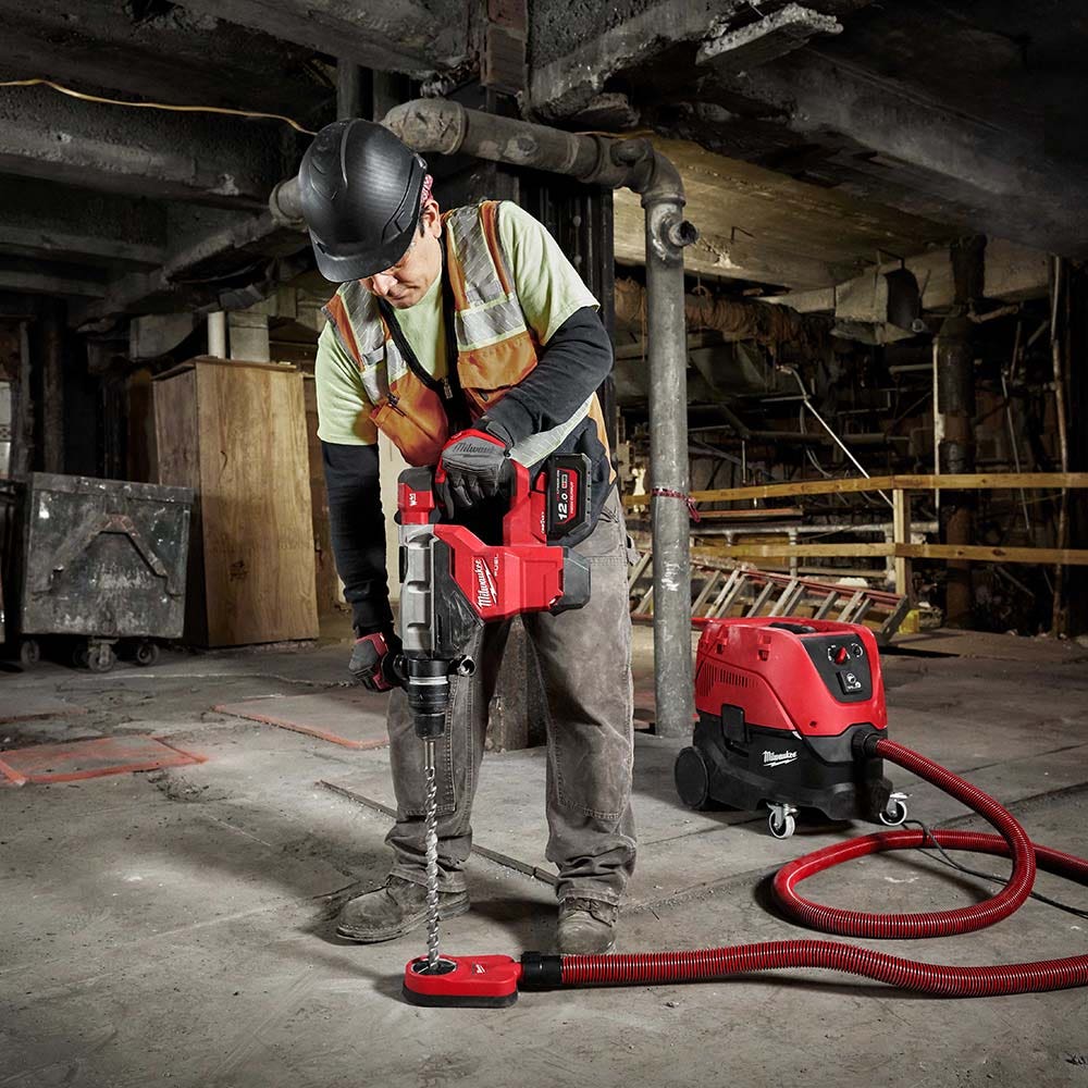 Martelo SDS Max Milwaukee Fuel 18V 44mm sem escovas com uma chave e protetor M18FHM-0