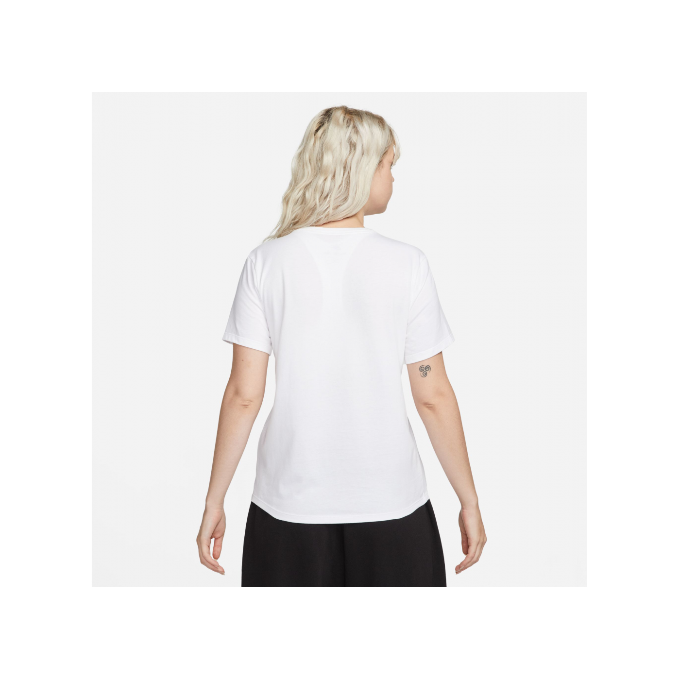 Nike Club Essentials T-Shirt Damen F100