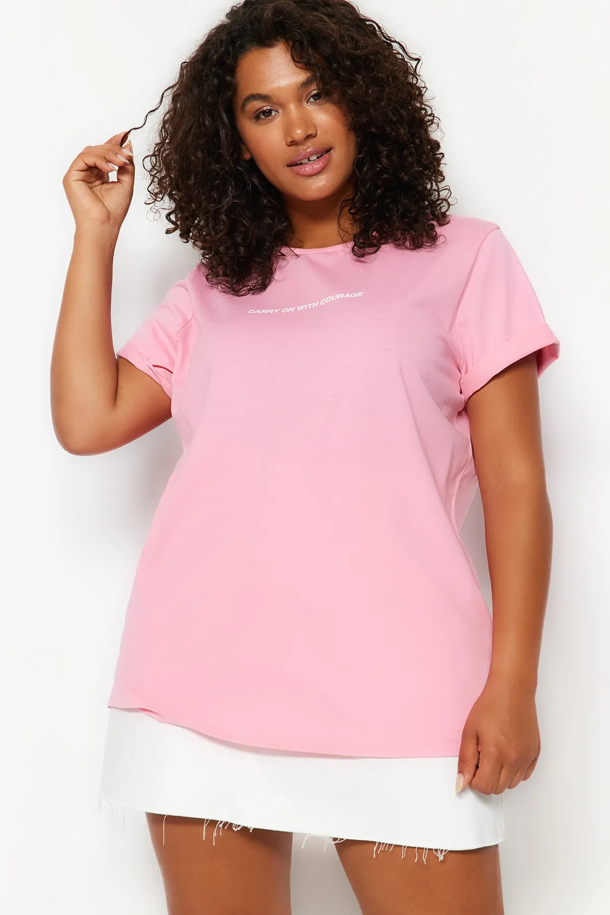 Trendyol Curve  Rosa bedrucktes Strick-T-Shirt mit Rundhalsausschnitt TBSSS23BF00022