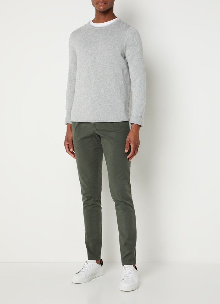 Pantaloni chino Profumo slim fit, confecționați din amestec de lyocell, cu buzunare laterale.