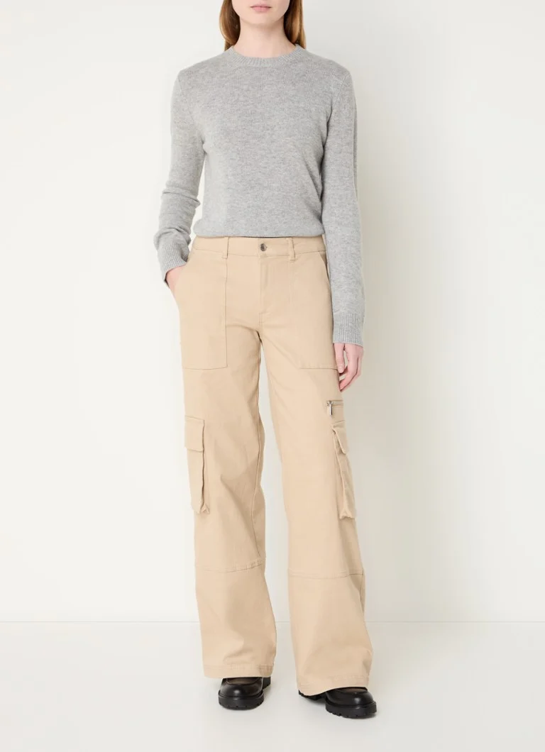 Pulover MaxMara Fedora, tricotat cu un amestec fin de cașmir și cu aplicații.
