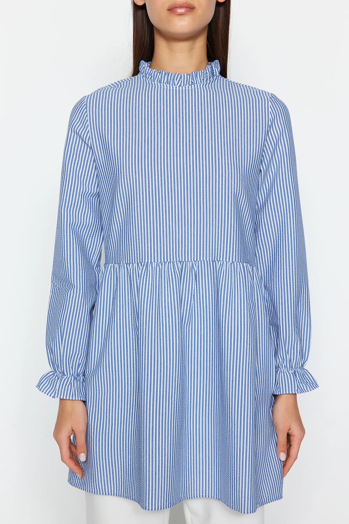 Trendyol Modest  Blaue, detaillierte Tunika mit hohem Kragen und Raffung TCTSS22GO0108