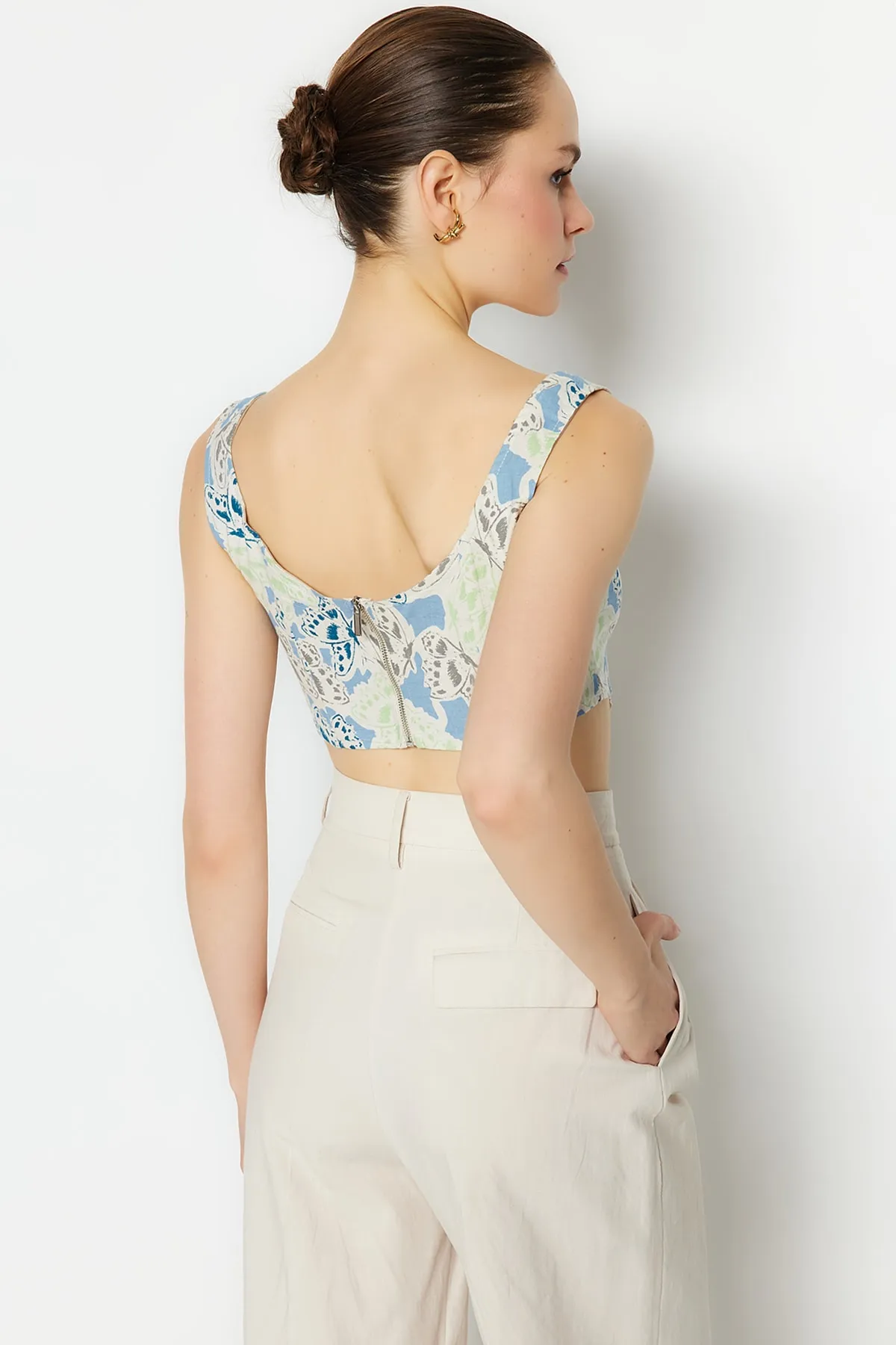 Trendyol Collection  Mehrfarbige geblümte gewebte Bluse mit Korsettträgern TWOSS23BZ00772