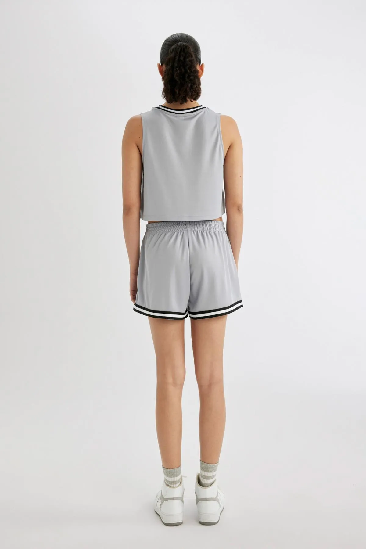 DeFacto  DeFactoFit Sport-Shorts mit Standard-Passform und kurzem Bein B8974AX24SM